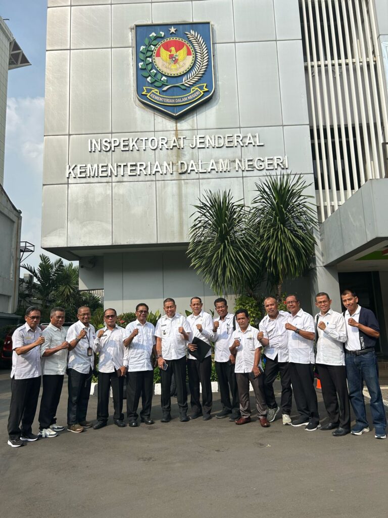 Kadis Kominfo beserta beberapa Kepala OPD saat mendampingi Pj Walikota Bima di Kemendagri. Foto : Ist