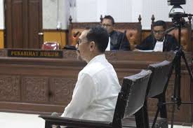 Terdakwa HM Lutfi jalani sidang kasus dugaan suap dan gratifikasi di Pengadilan Tipikor Mataran. Sumber Foto : https://images.app.goo.gl/Sifx6dPUXnYFNuTTA