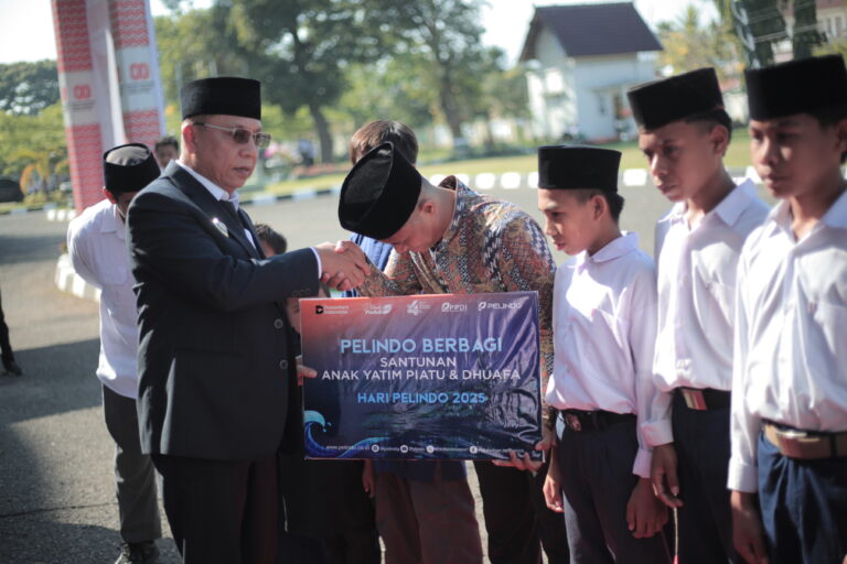 HUT ke-4 Pelindo, 150 Anak Yatim Terima Santunan di Pelabuhan Bima Badas